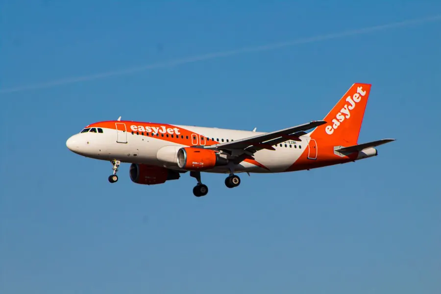 Passenger jet with landing gear down on final approach